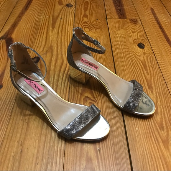 Betsey Johnson Silver Metallic Open Toe Block Heels, EUC, 7 - Picture 3 of 12